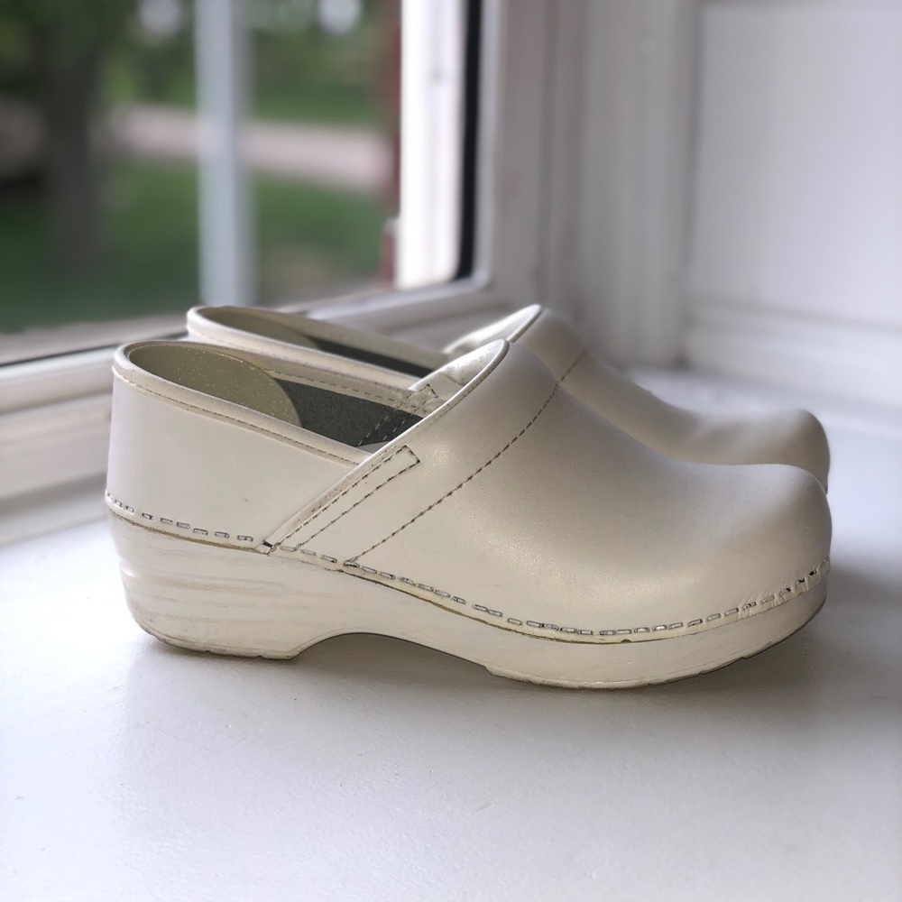 Nursing clogs